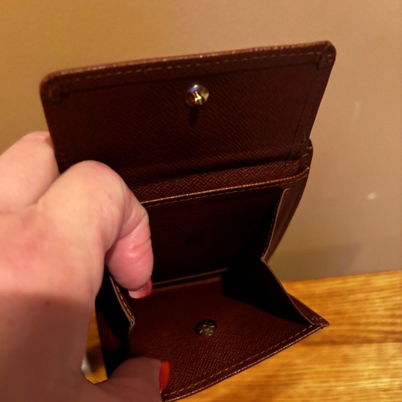 LOUIS VUITTON Authentic Bifold Monogram Leather Wallet with LV box - Picture 4 of 10